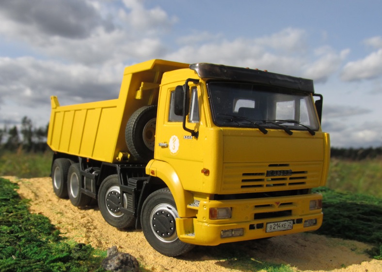 КАМАЗ 6540 крупнотоннажный самосвал (желтый, снимок в поле) КАМАЗ 6540 крупнотоннажный самосвал (желтый, снимок в поле)